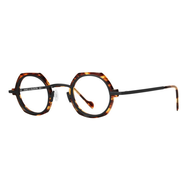 Anne et Valentin M11 21A24 (3q view)