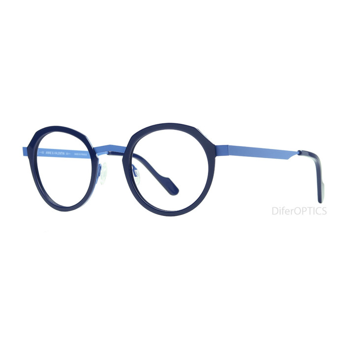 Anne et Valentin FANDANGO 21B10 (3q view)