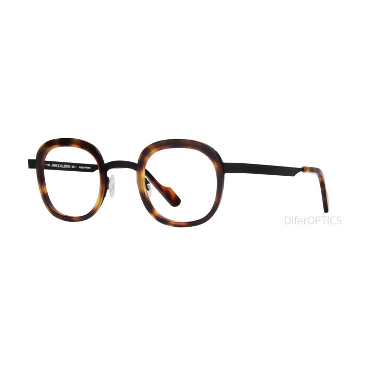 Anne et Valentin U104 (3q view)