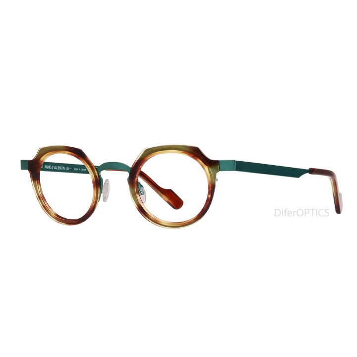 Anne et Valentin France u136 (3q view)