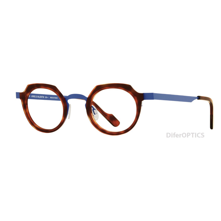 Anne et Valentin France 24B11 (3q view)