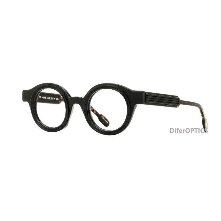 Anne et Valentin Bikoko 25c01 (vista 3q)