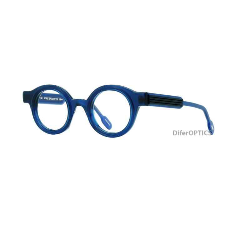 Anne et Valentin Bikoko 25c02 (vista 3q)