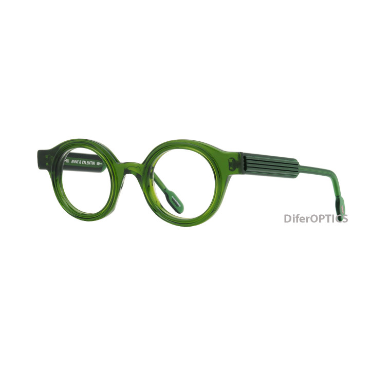 Anne et Valentin Bikoko 25c03 (vista 3q)