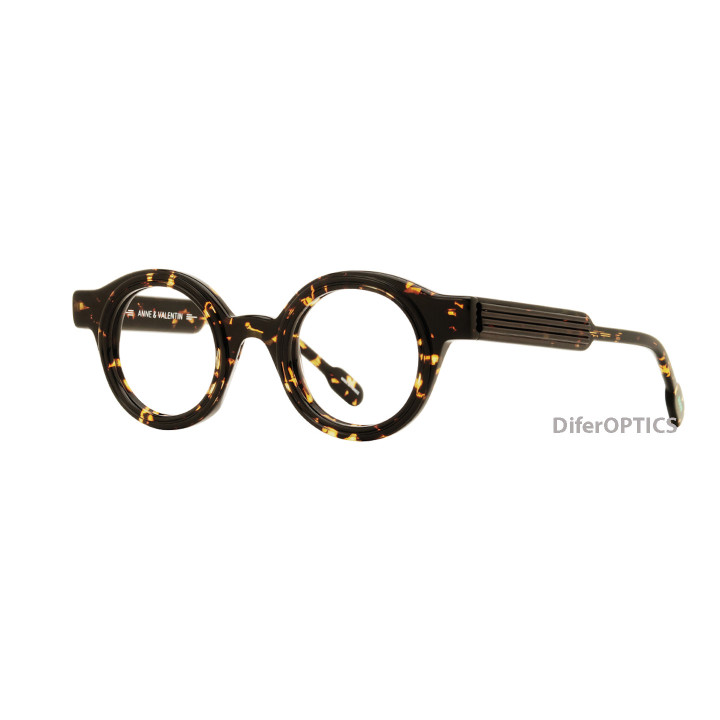 Anne et Valentin Bikoko 25c01 (vista 3q)