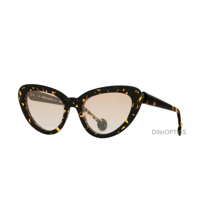 Anne et Valentin Blung 24A13 (3q view)