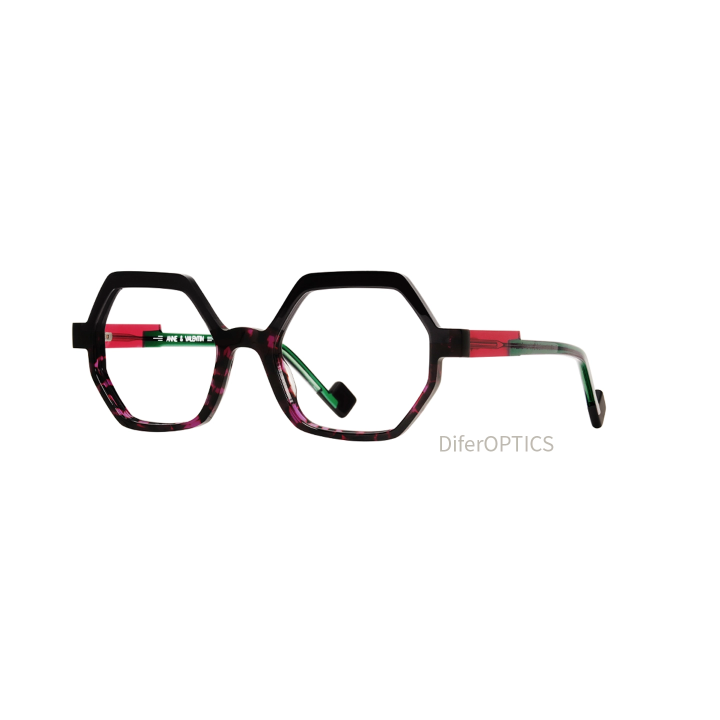 Anne et Valentin logik 24c24 (3q view)