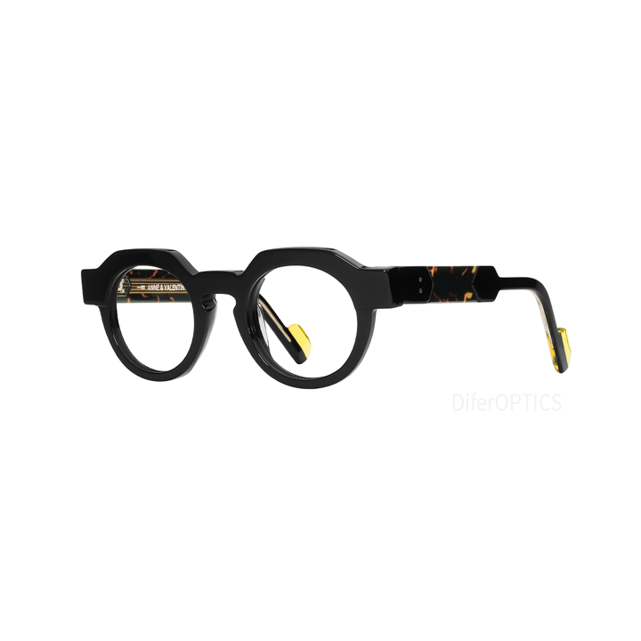 Anne et Valentin  Watkins  22D01 (3q view)
