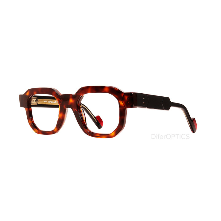 Anne et Valentin Winstons 22d05 (3q view)