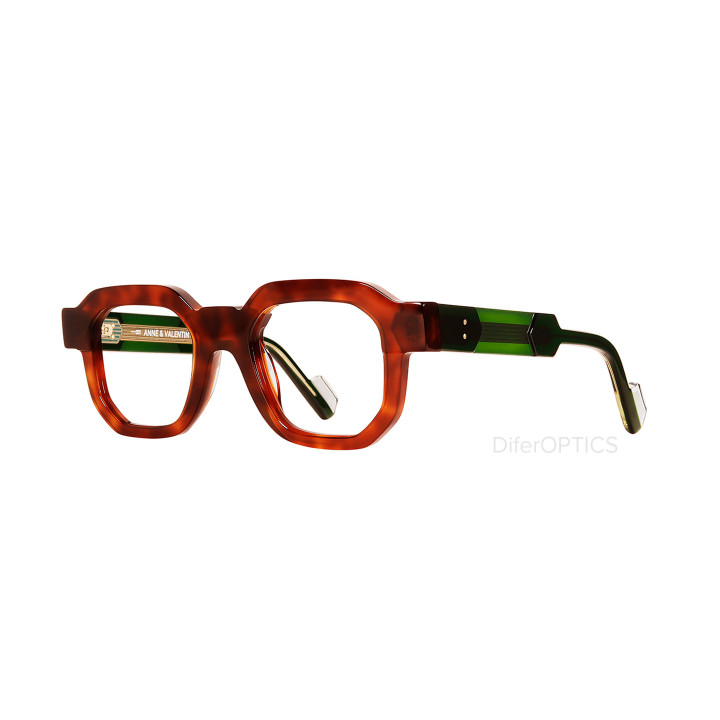 Anne et Valentin Winstons 23A03 (3q view)