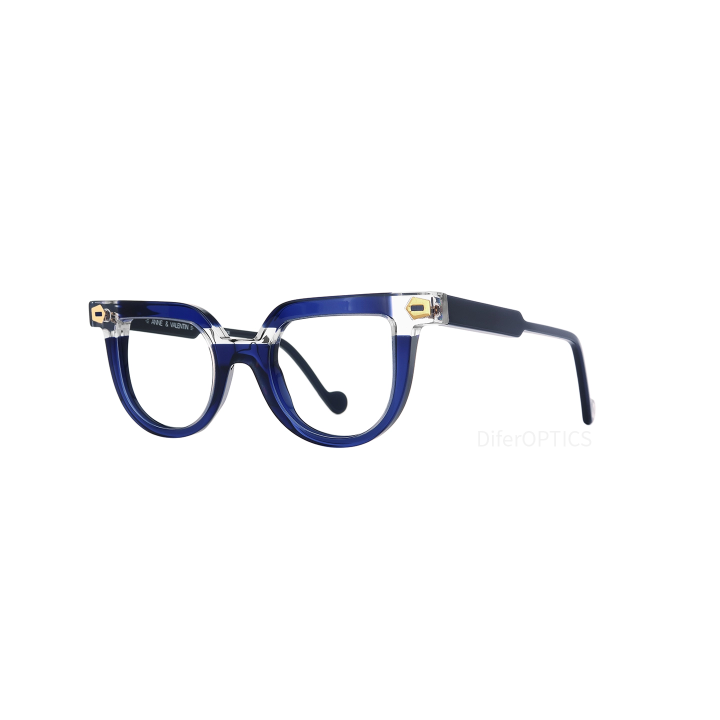 Anne et Valentin Transmit 21C02 (3q view)