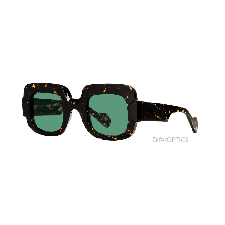 Anne et Valentin Signal 23D02 (3q view)