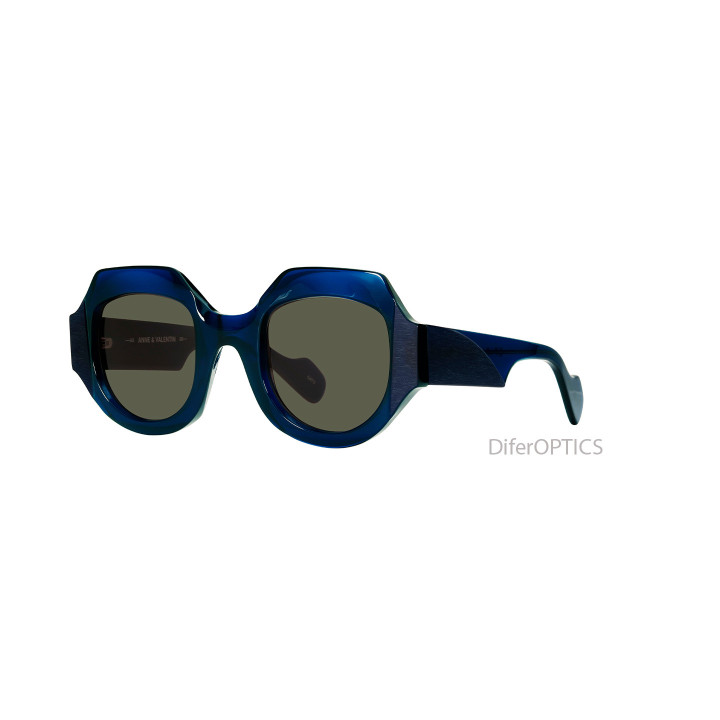 Anne et Valentin SPIRIT 23D05 (vista 3q)