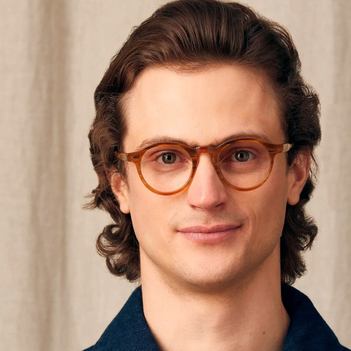 model wearing moscot miltzen in blonde