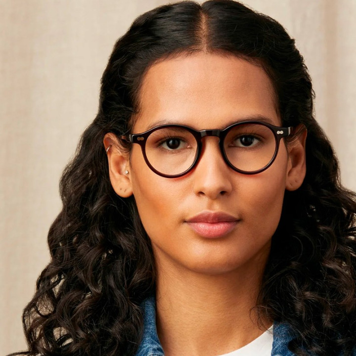 model wearing moscot miltzen in burgundy