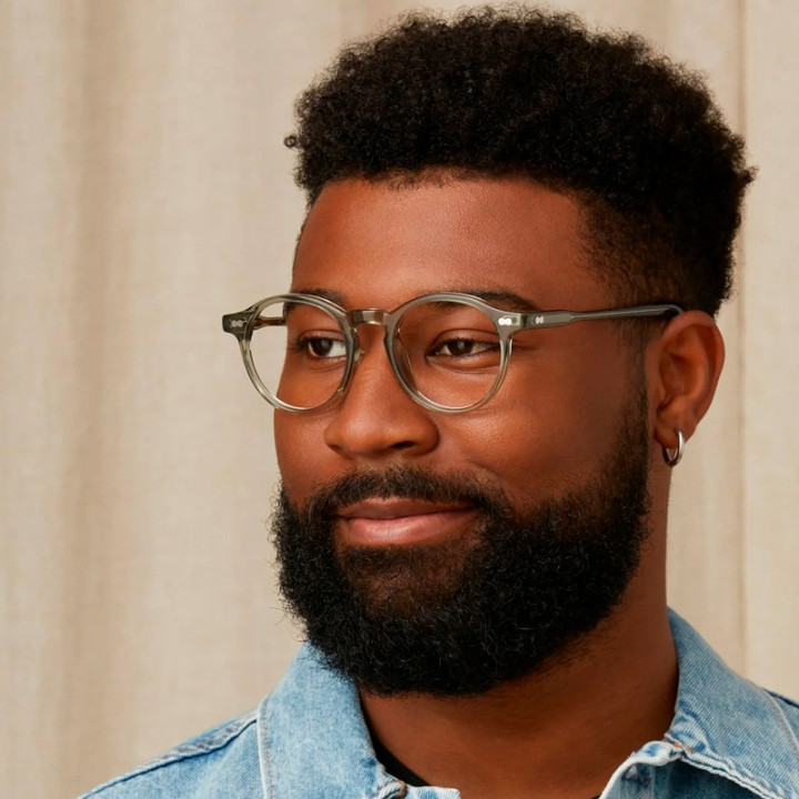 model wearing moscot miltzen in sage