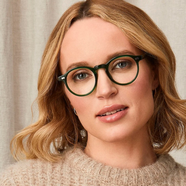model wearing moscot miltzen in emerald