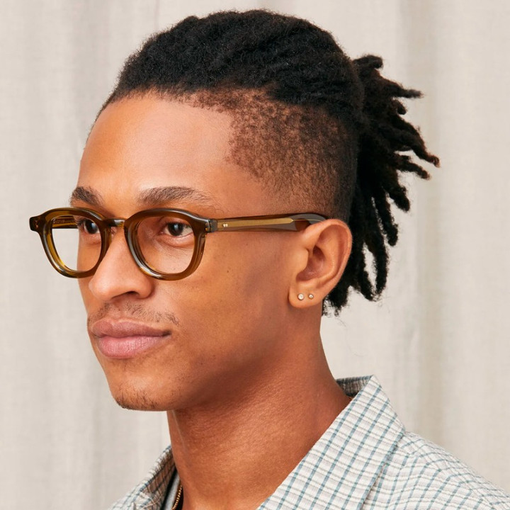 model wearing dahven in olive brown