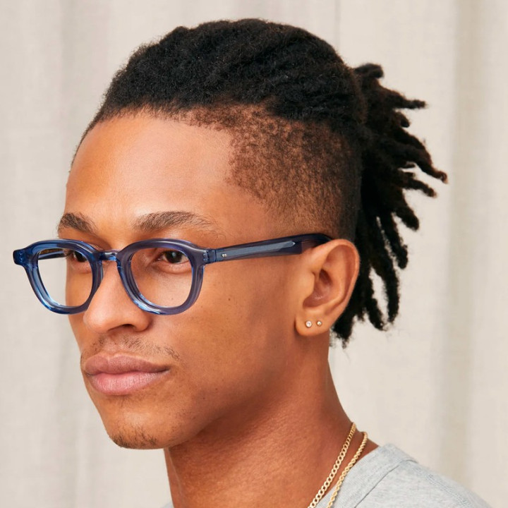 foto de modelo usando las dahven en sapphire