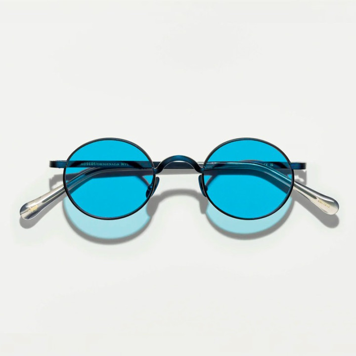 Las Moyel Sun en Navy con celebrity blue custom made tint