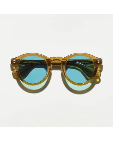 Las Keppe sun en Olive Brown  con lentes minerales azules