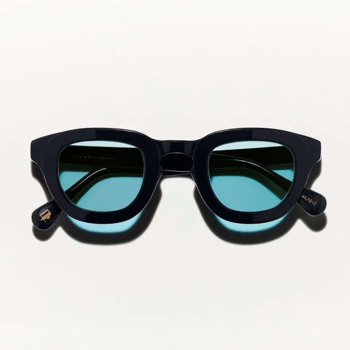 Las Telena Sun en Black con lentes minerales azules
