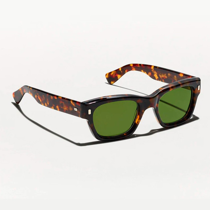 Las Zogan Sun en tortoise con lentes verdes CR39 vista 3q