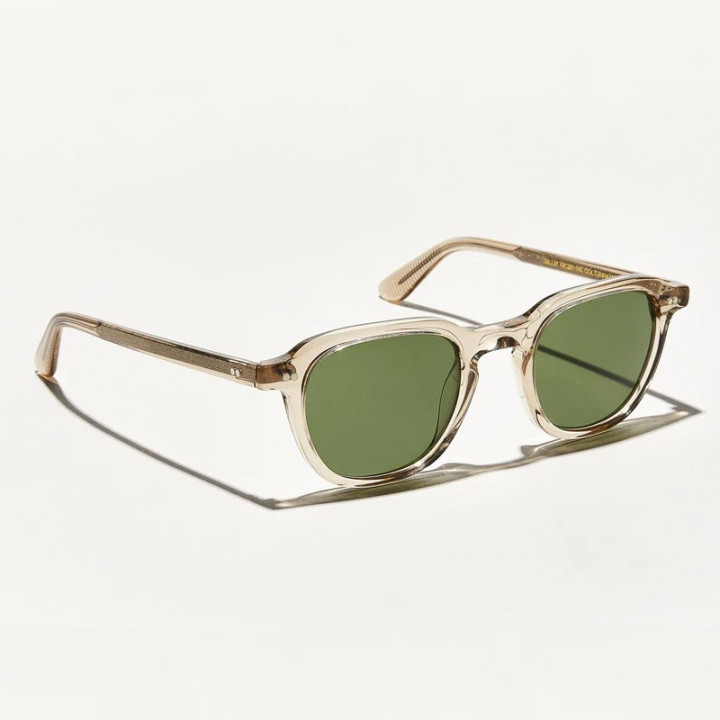 Las Billik Sun en Cinnamon con lentes minerales calibar green vista 3q