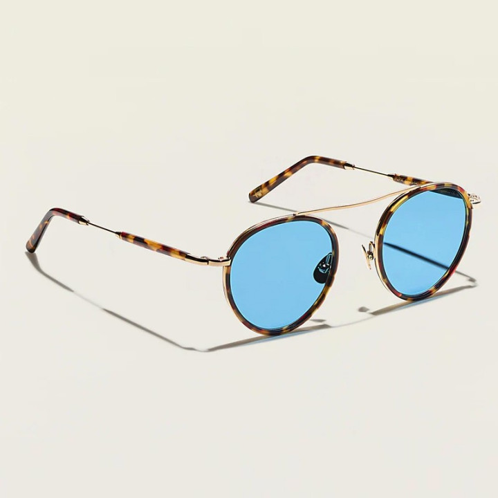 Las Pupik sun en tortoise gold con lentes celebrity blue custom made tints (vista 3q)