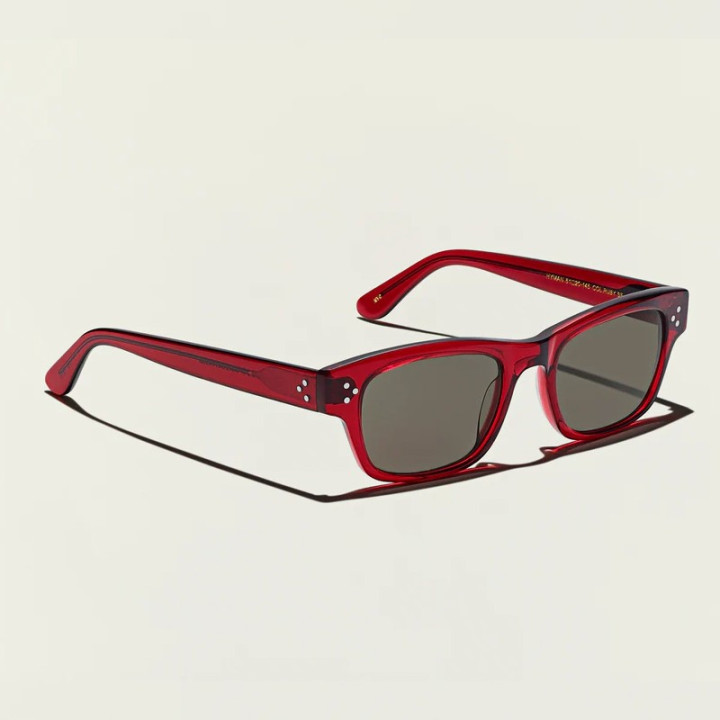 Las Hyman Sun Ruby con lentes minerales G15 vista 3q