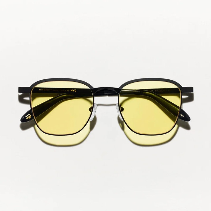 Las  Mish Sun en Black con lentes minerales amarilla