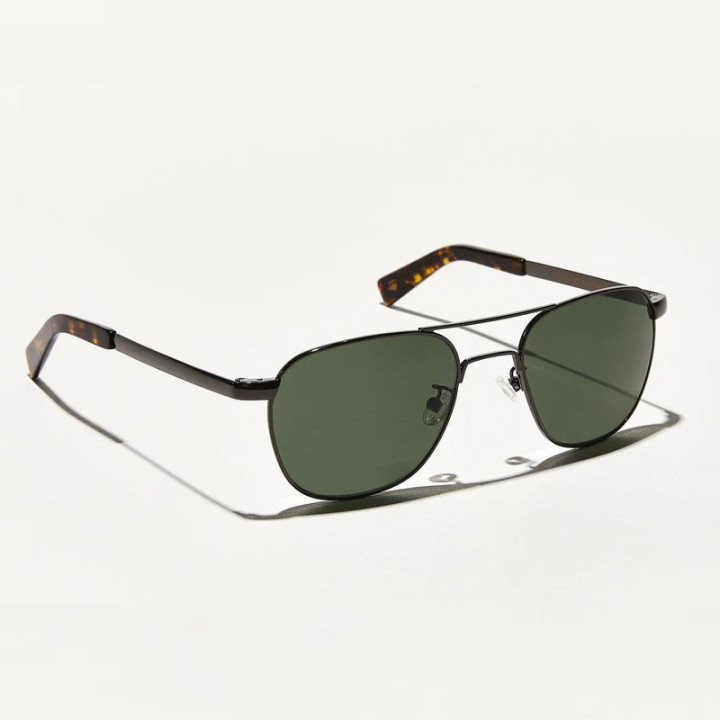 Las Zulu sun en gunmetal con lentes minerales G15 (vista 3q)