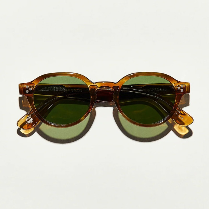 Las Ezra Sun honey blonde con lentes minerales Calibar Green