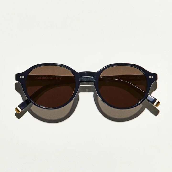 Las Petie sun en black con lentes grises
