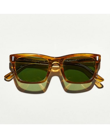 Las Yona Sun en honey Blonde con lentes calibar green
