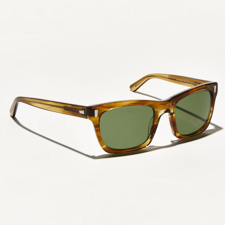 Las Yona Sun en honey Blonde con lentes calibar green (vista 3q)