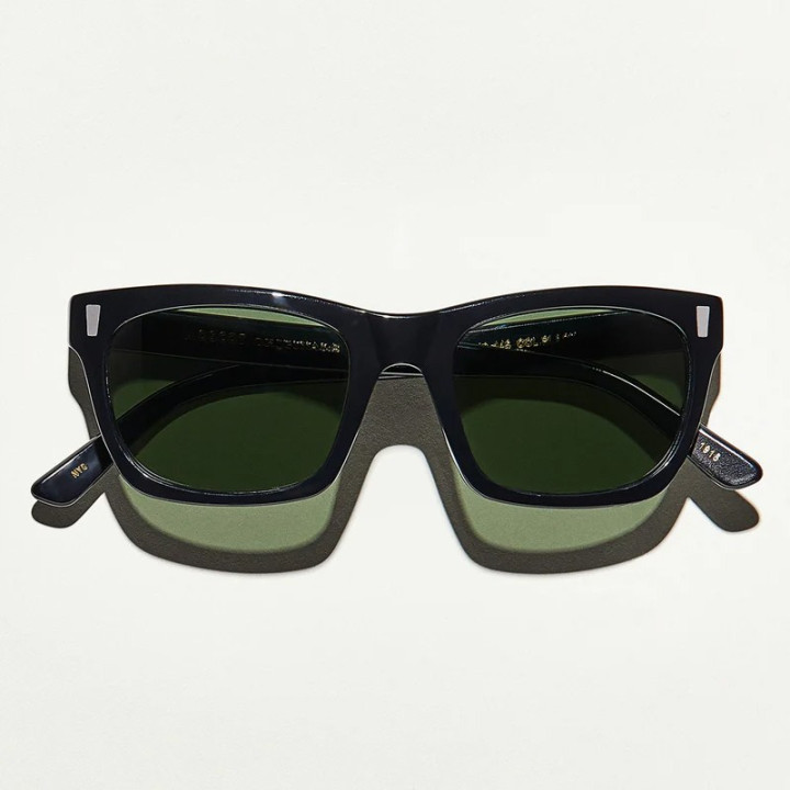 Las Yona Sun en Black con lentes minerales G15