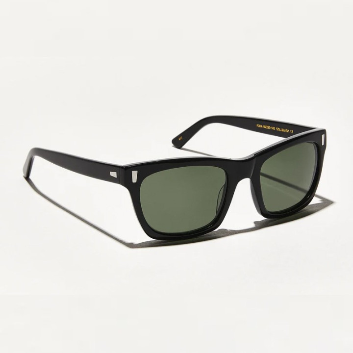 Las Yona Sun en Black con lentes minerales G15 (vista 3q)