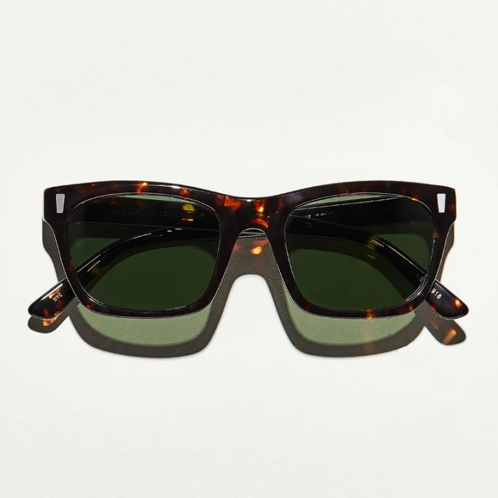 Las Yona Sun en Dark havana con lentes minerales G15