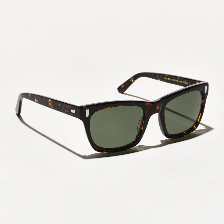 Las Yona Sun en Dark havana con lentes minerales G15 (vista 3q)