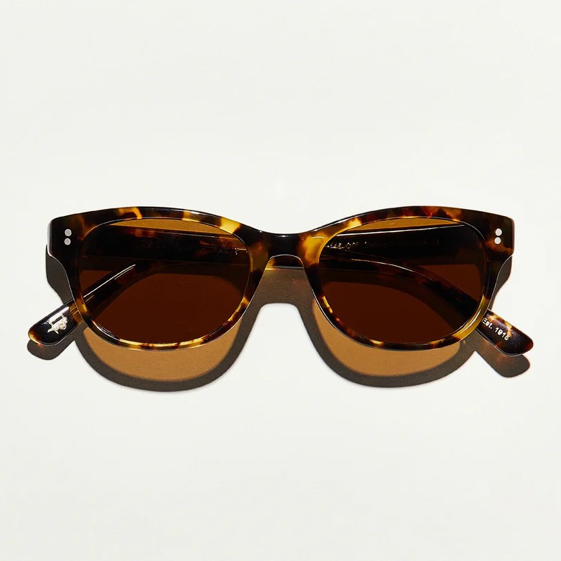 Las Bren Sun en Classic havana  con lentes minerales cosmitan brown