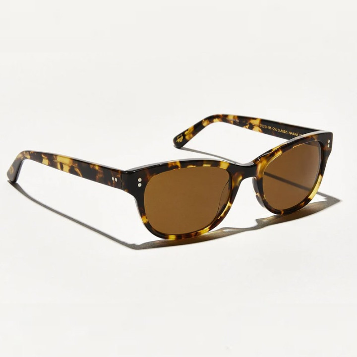 Las Bren Sun en Classic havana  con lentes minerales cosmitan brown vista 3q