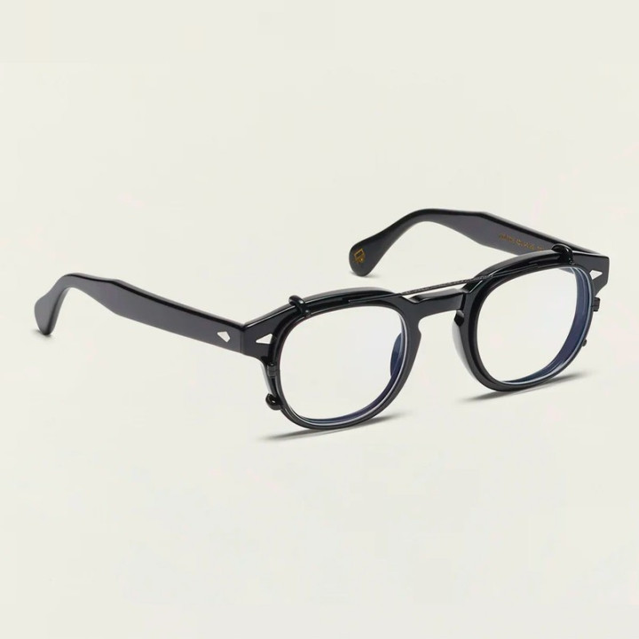 El Cliptosh en matte black con lentes protectoras luz azul (vista 3q)