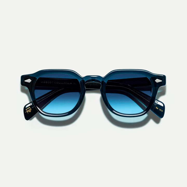 Las Dolt Sun en Navy con Denim Blue custom made tints lenses