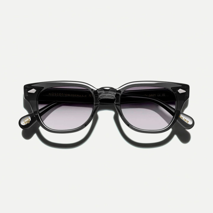 Las Hazen Sun en Dark Grey con lentes CMT American Grey Fade