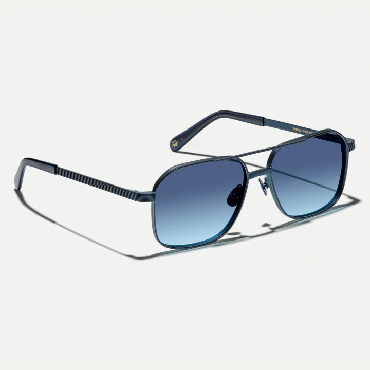Las Mingle Sun en Navy con Denim Blue CMT lenses (vista 3q)